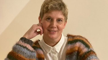 Mette går til behandling for beinmargskreft. 