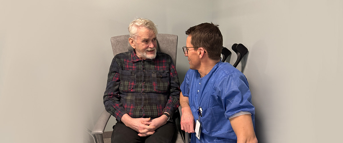 Per og kirurg Jørgen Jebens Nordskar. kneprotese.