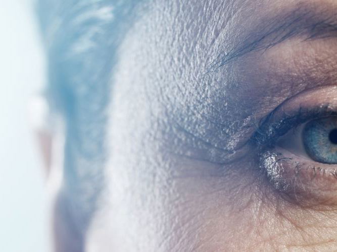 Nærbilde av et øye hos optiker | Aleris