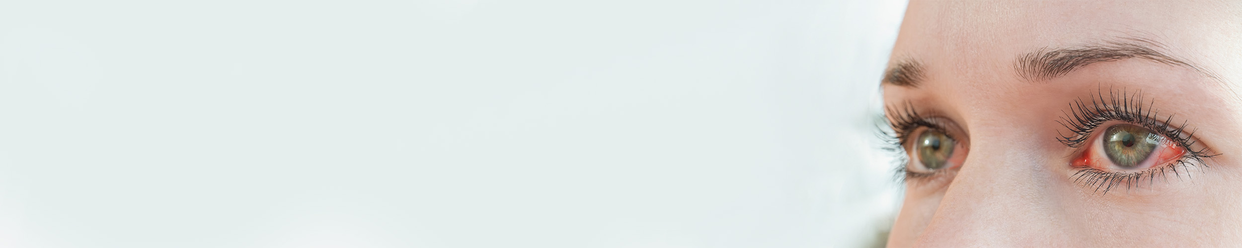 Nærbilde røde øyne