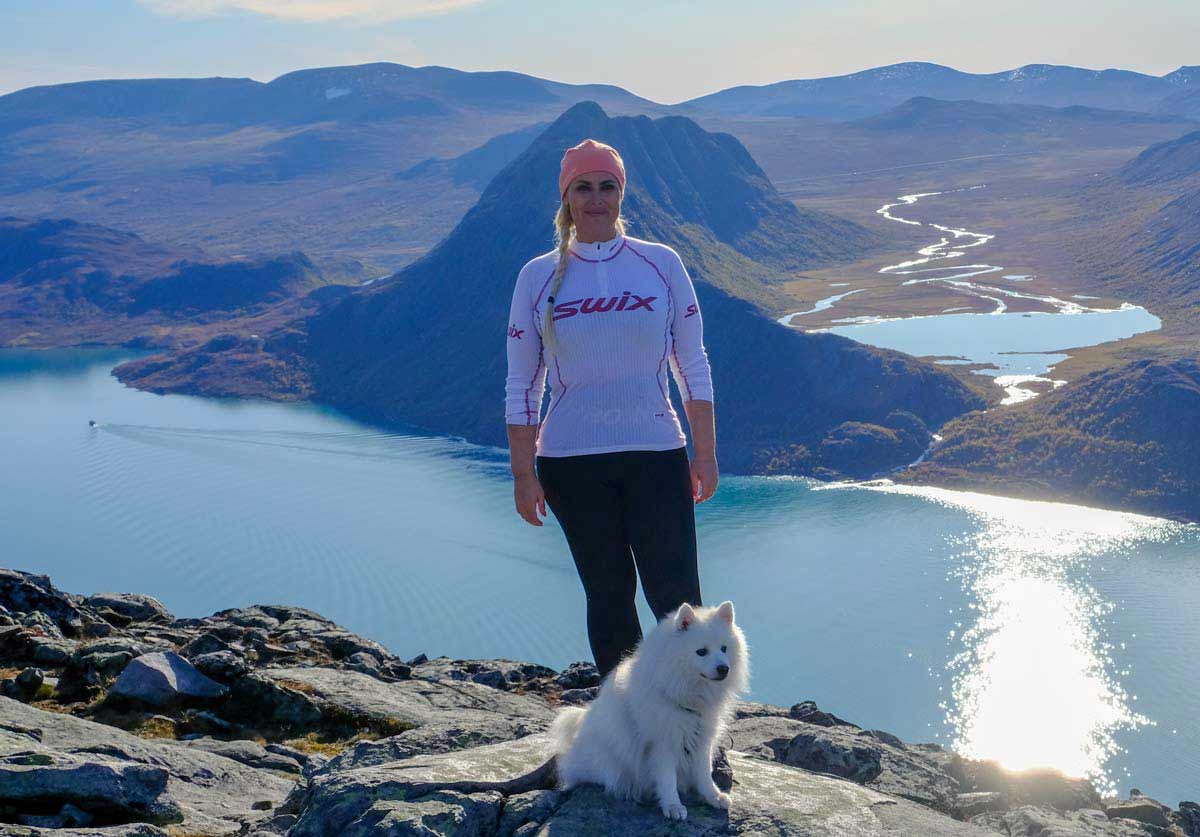 Anita på fjelltopp etter SASI. 