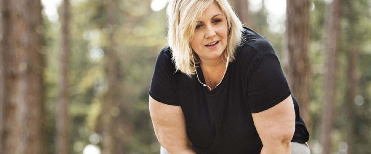 andpusten overvektig kvinne. 