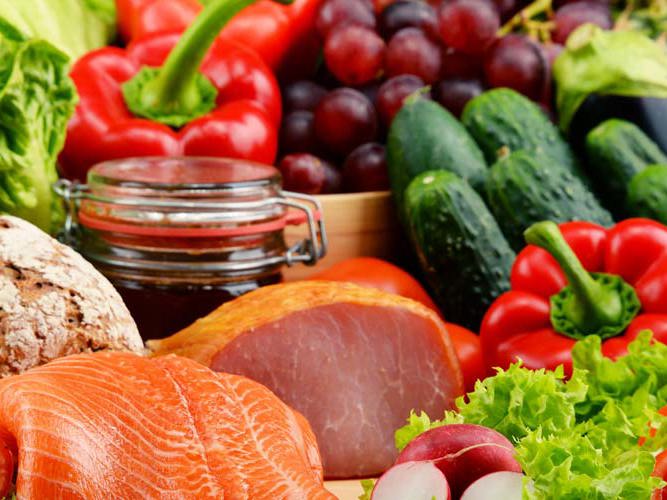 fargerike grønnsaker og frukt.