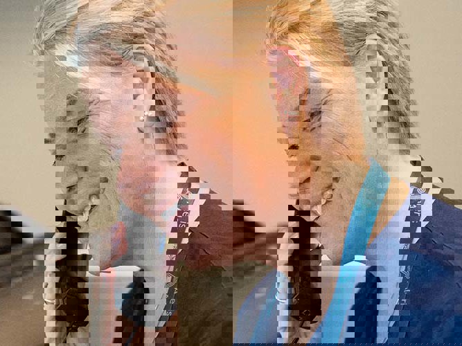 pasientkoordinator i telefon.